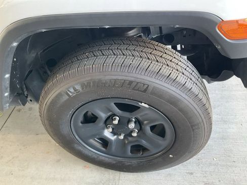 Used 2023 Jeep Gladiator Willys image 26