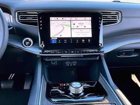 Used 2024 Jeep Wagoneer L Series II w/ Flexible Seating Group image 9