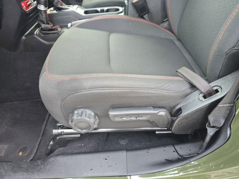 Used 2021 Jeep Gladiator Rubicon w/ Safety Group image 19