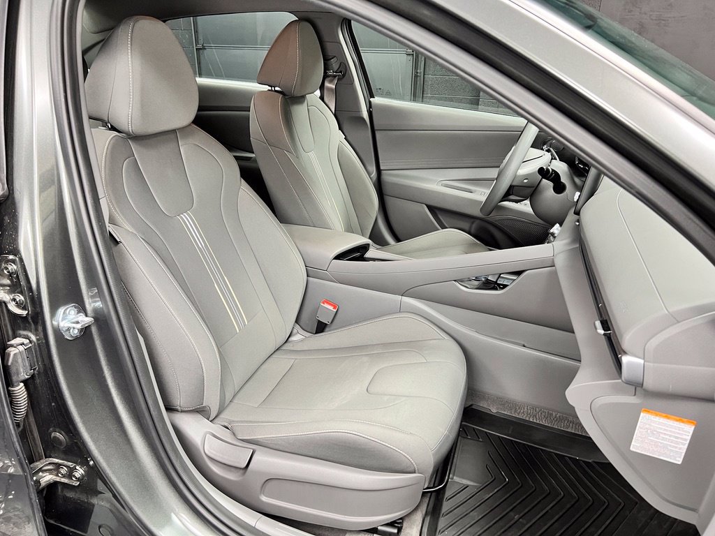 Used 2025 Hyundai Elantra Hybrid FWD image 8
