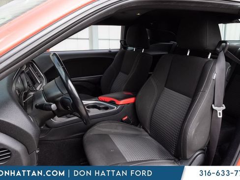 Used 2021 Dodge Challenger SXT w/ Driver Convenience Group RWD image 13