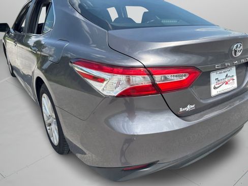Used 2018 Toyota Camry LE FWD image 30