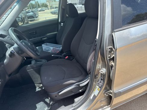 Used 2013 Kia Soul FWD image 10