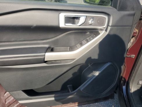 Used 2022 Ford Explorer XLT w/ Equipment Group 202A AWD/4WD image 19
