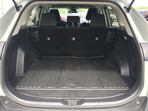 Used 2022 Toyota RAV4 XLE FWD image 11