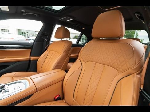 Used 2022 BMW 750i xDrive w/ Executive Package AWD/4WD image 5