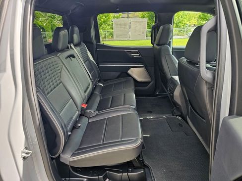 Used 2025 GMC Sierra EV Denali AWD/4WD image 12