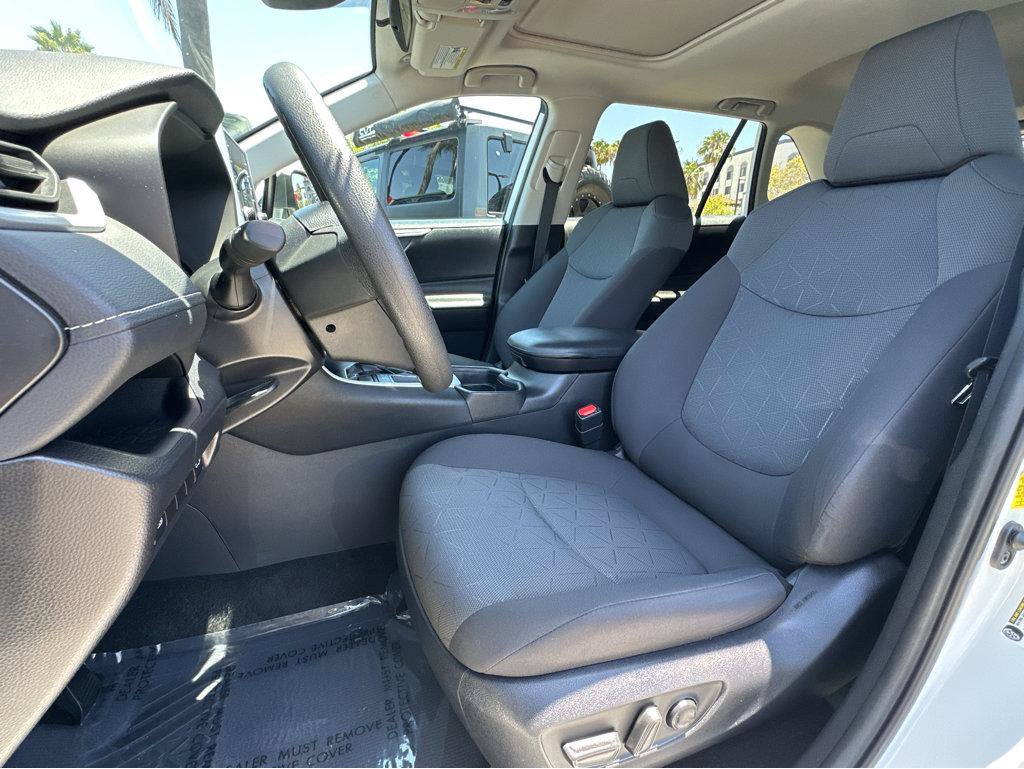 Used 2021 Toyota RAV4 XLE w/ Convenience Package FWD image 8
