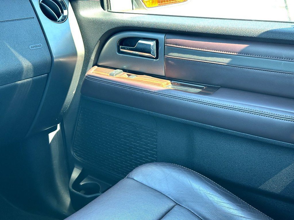 Used 2015 Ford Expedition Platinum RWD image 27
