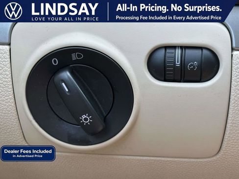 Used 2010 Volkswagen Jetta SE FWD image 22