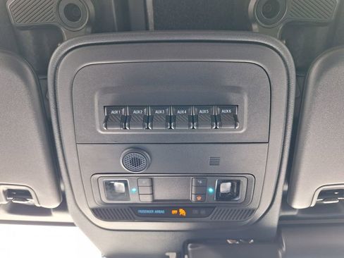 New 2025 Ford Bronco Badlands image 13