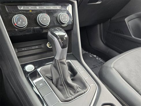 Used 2023 Volkswagen Taos SE w/ Black Wheel Package image 21