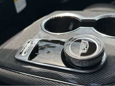 New 2025 Cadillac Optiq Luxury 1 image 19
