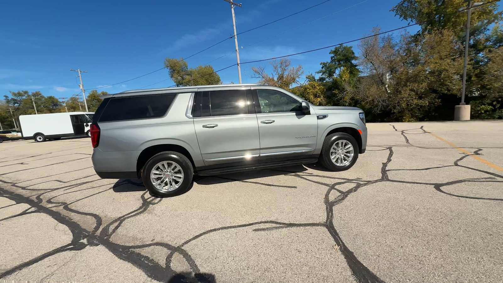 Certified 2024 GMC Yukon XL SLT w/ SLT Luxury Package AWD/4WD image 3