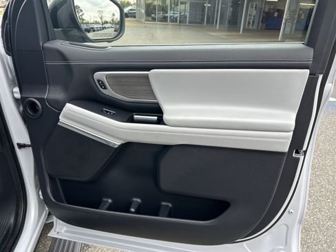 Used 2025 Ford Expedition Platinum image 23