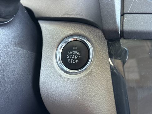Used 2020 Toyota Sienna XLE w/ XLE Navigation Package FWD image 22