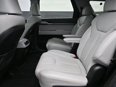 Used 2022 Hyundai Palisade SEL w/ Premium Package FWD image 11