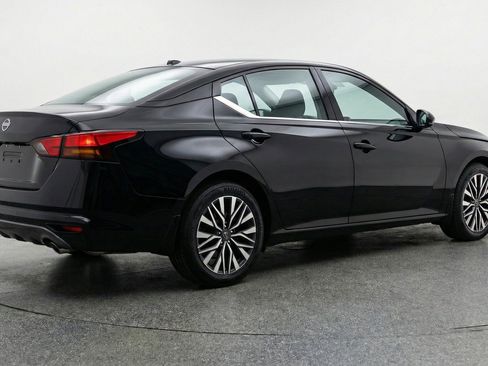 Used 2025 Nissan Altima 2.5 SV FWD image 9