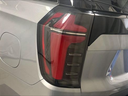 Used 2025 Chevrolet Tahoe LT image 34