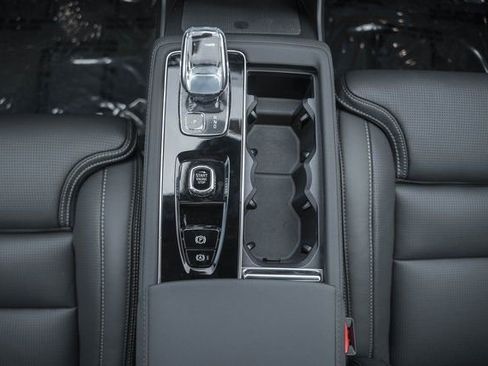 New 2026 Volvo XC90 B6 Ultra w/ Protection Package image 24