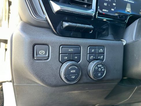 Used 2025 Chevrolet Silverado 1500 LTZ w/ LTZ Premium Package image 21