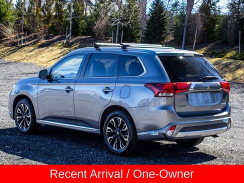 Used 2018 Mitsubishi Outlander 4WD Plug-In Hybrid image 5
