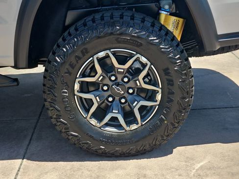 New 2026 Chevrolet Colorado ZR2 w/ Technology Package AWD/4WD image 37