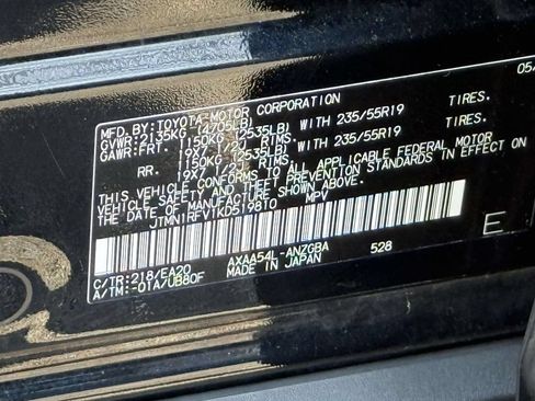 Used 2019 Toyota RAV4 Limited w/ Advanced Technology Package AWD/4WD image 37