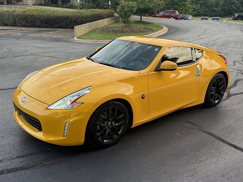 Used 2017 Nissan 370Z Coupe RWD image 10