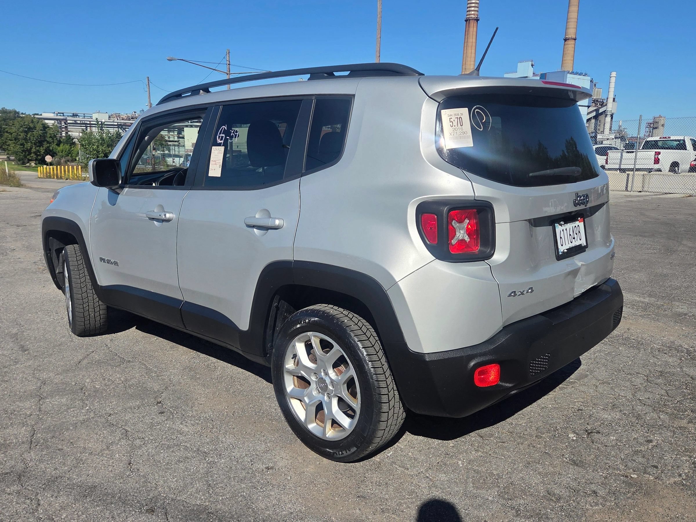 Used 2016 Jeep Renegade Latitude AWD/4WD image 3