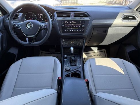 Used 2021 Volkswagen Tiguan SE w/ Panoramic Sunroof Package image 18