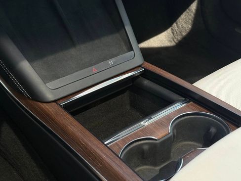 Used 2022 Tesla Model S AWD/4WD image 33