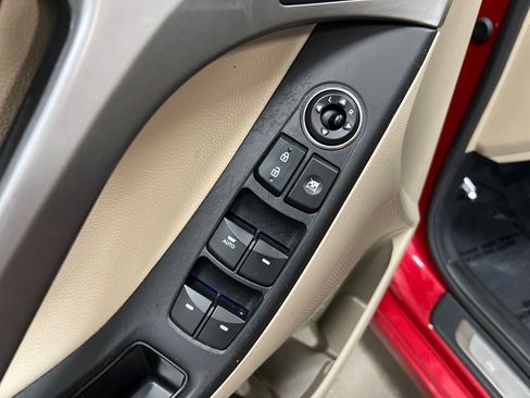 Used 2015 Hyundai Elantra Limited FWD image 13