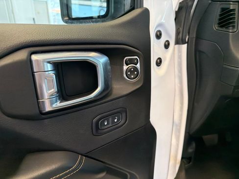 Used 2024 Jeep Wrangler Unlimited Sahara AWD/4WD image 16