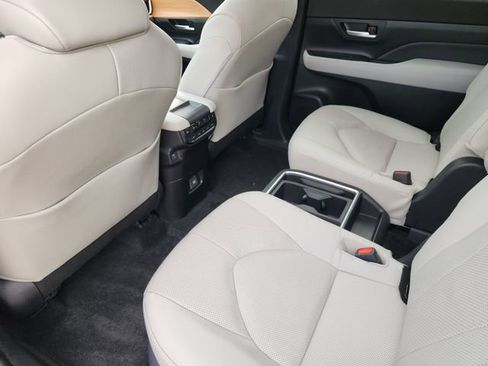 Used 2025 Toyota Grand Highlander AWD image 24