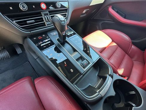 Certified 2023 Porsche Macan S AWD/4WD image 30