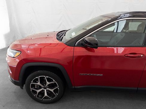 Used 2025 Jeep Compass Limited image 3