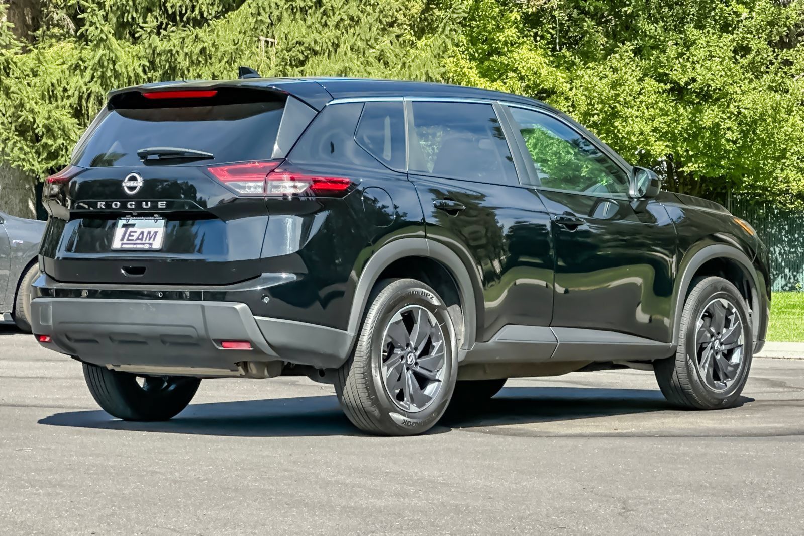 Used 2025 Nissan Rogue SV FWD image 4