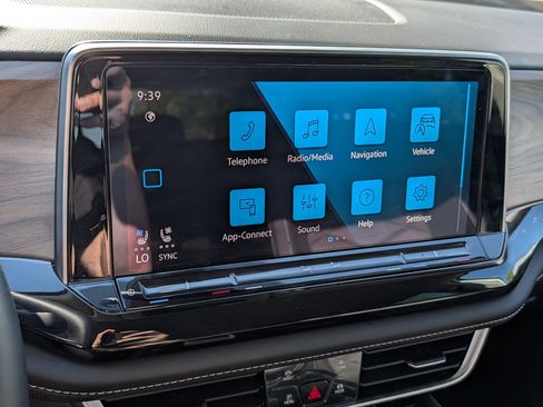 Certified 2025 Volkswagen Atlas SE AWD/4WD image 23