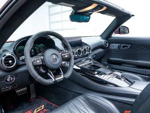 Used 2020 Mercedes-Benz AMG GT R image 23