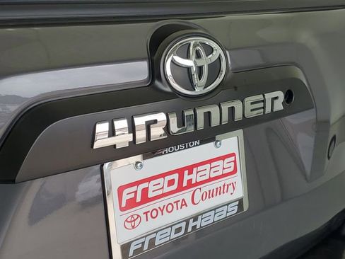 Used 2018 Toyota 4Runner TRD Off-Road Premium image 8