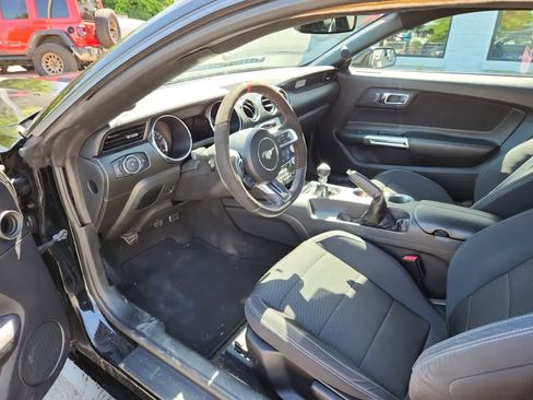 Used 2017 Ford Mustang Coupe RWD image 13