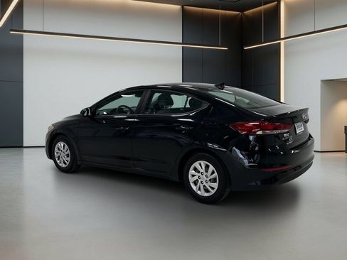 Used 2017 Hyundai Elantra SE w/ Cargo Package FWD image 3