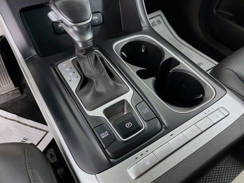 Used 2022 Kia Carnival LX FWD image 23