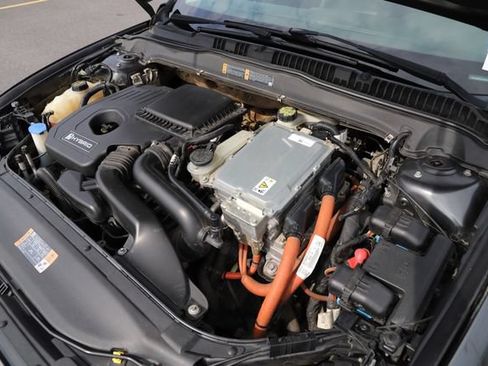 Used 2015 Ford Fusion SE w/ Equipment Group 502A FWD image 3