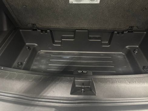 Used 2023 Chevrolet Traverse LT image 17