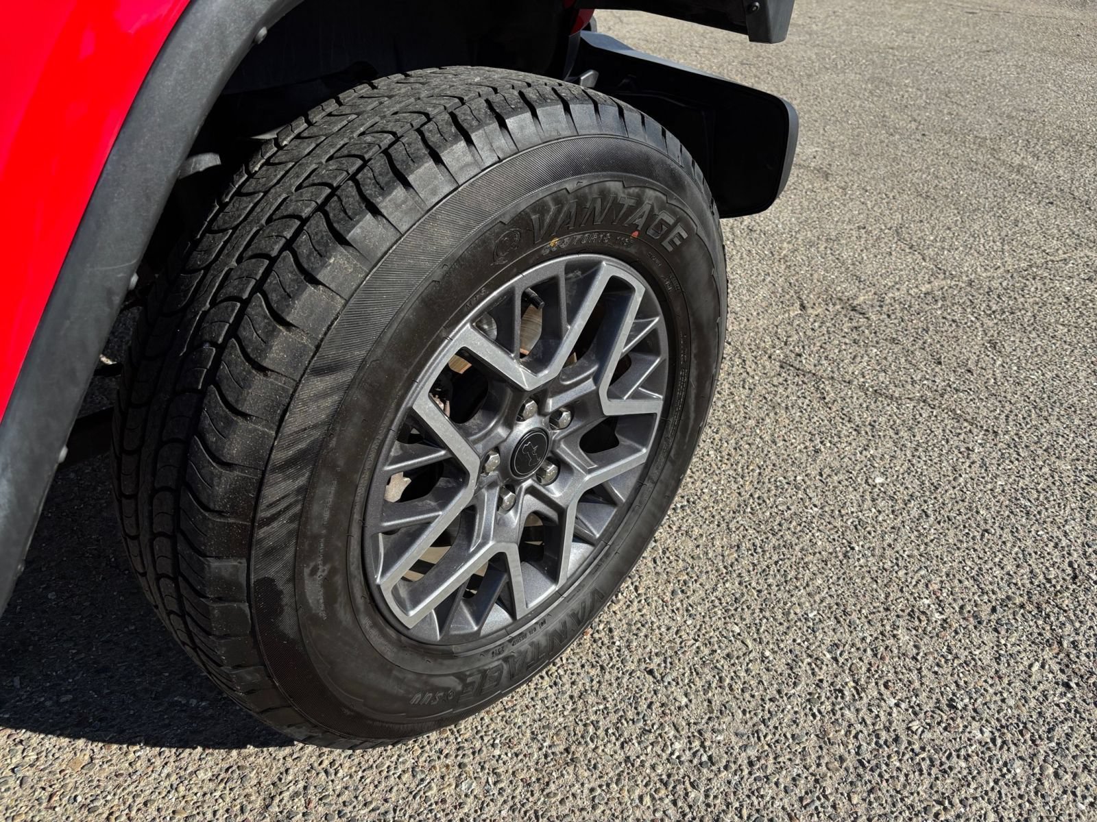 Used 2025 Jeep Wrangler Unlimited Sahara AWD/4WD image 29