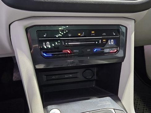 Certified 2023 Volkswagen Tiguan SE w/ Panoramic Sunroof Package FWD image 15