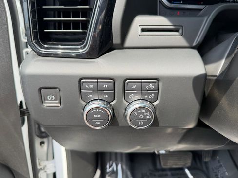 Used 2023 GMC Sierra 1500 AT4 w/ AT4 Preferred Package AWD/4WD image 29