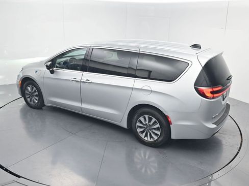 Used 2024 Chrysler Pacifica Limited FWD image 58